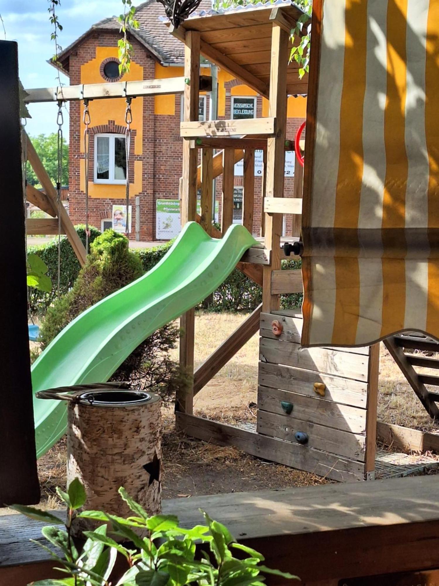 Gaststaette Und Pension Zur Schiene Merseburg Exterior photo