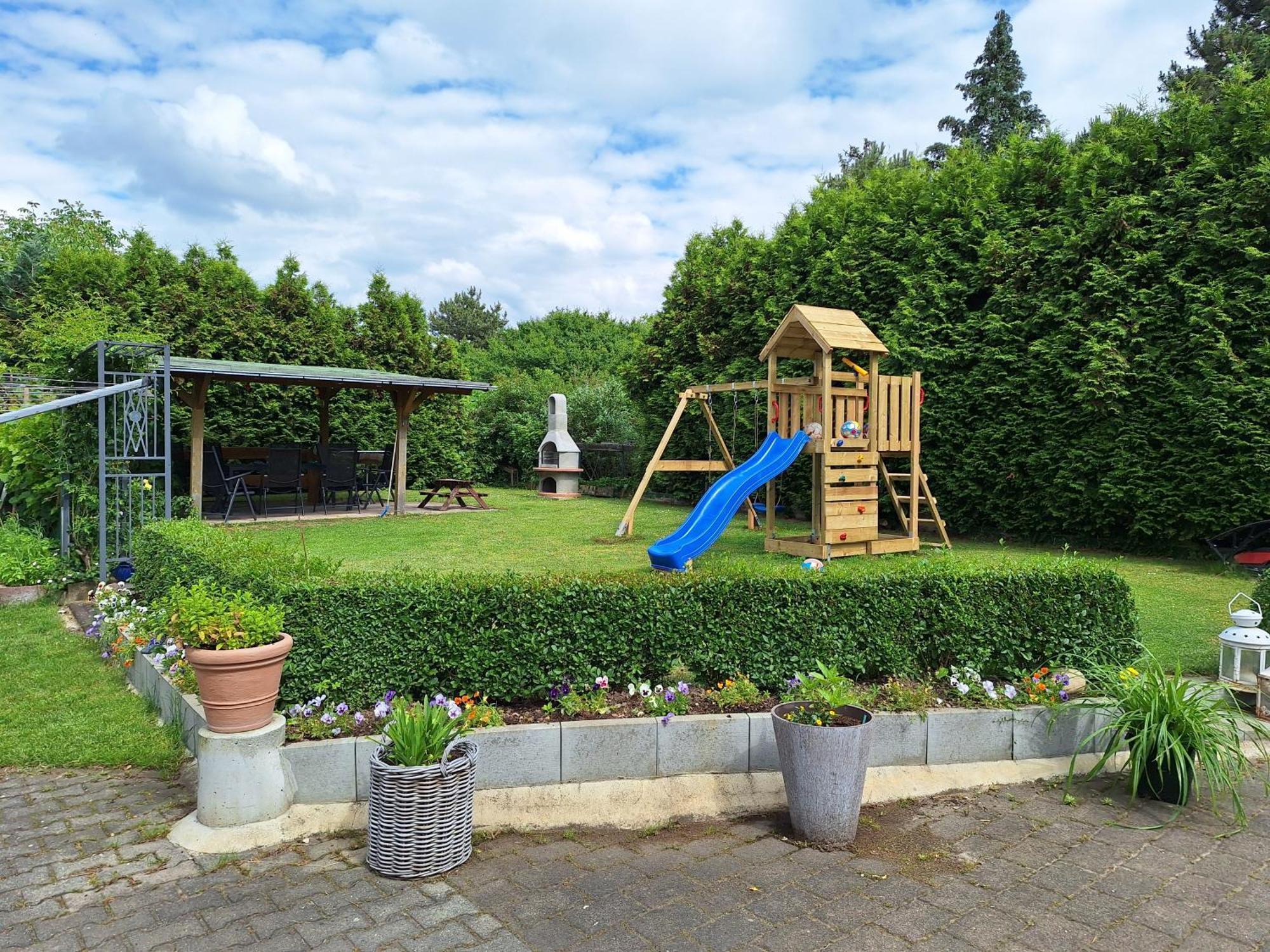 Gaststaette Und Pension Zur Schiene Merseburg Exterior photo